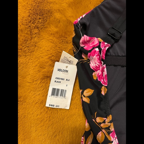 Volcom • Bathing Suit - Picture 4 of 9